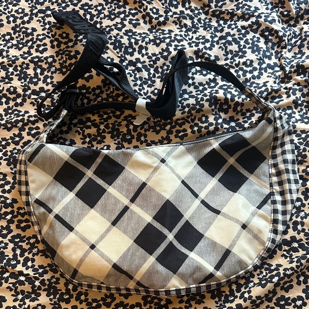 BAGGU NWT Mixed Plaid Medium Crescent Autumn Black and White Plaid Women's Bag